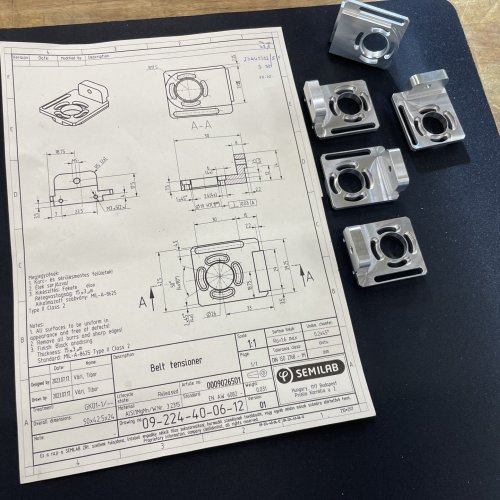 CNC Dreharbeit und Fräsen